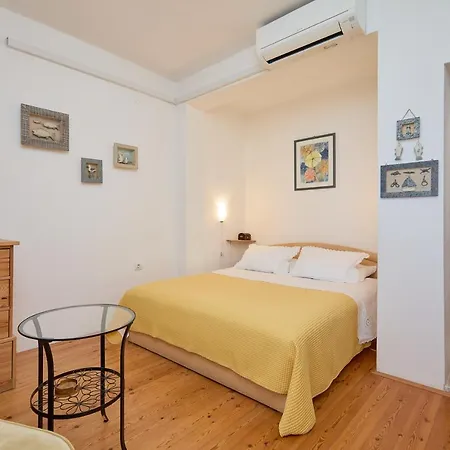 Over Old Town Apartment