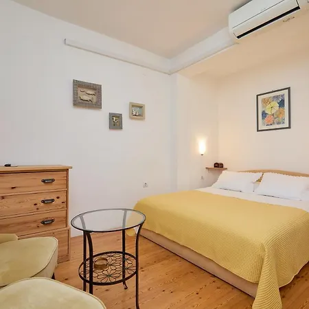 Apartment Over Old Town *