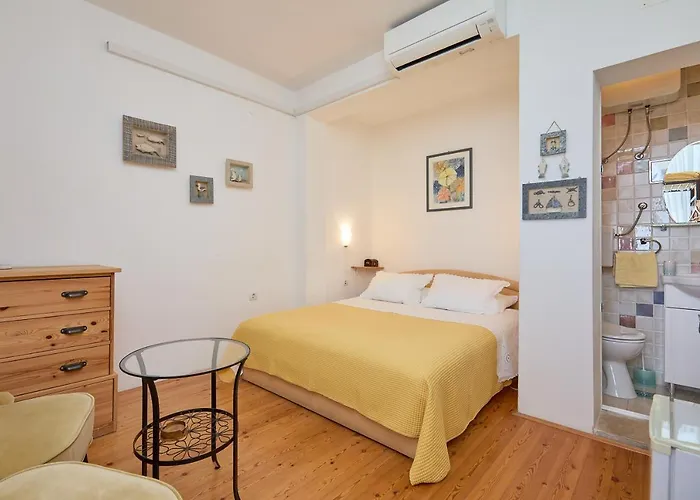 Over Old Town Apartment