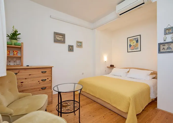 Apartment Over Old Town *