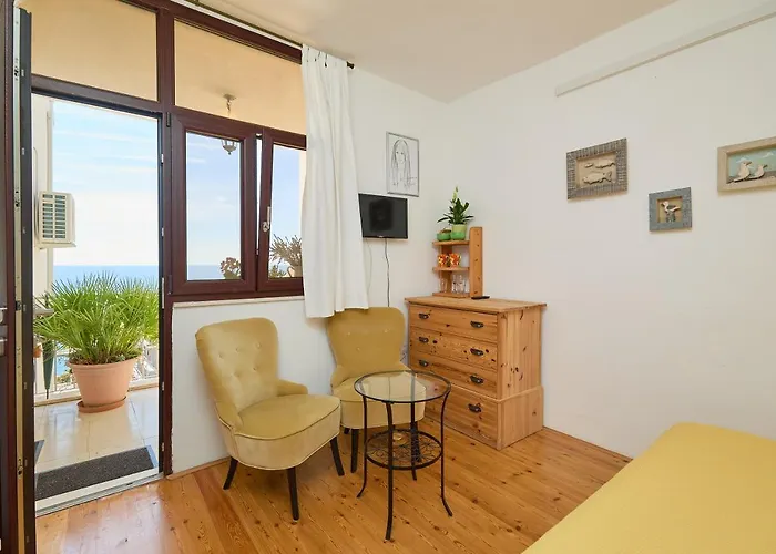 Over Old Town Apartment